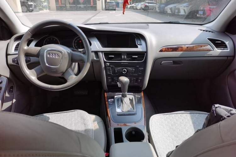 Used Audi A4L 2009 2.0 TFSI Standard Model Center Console
