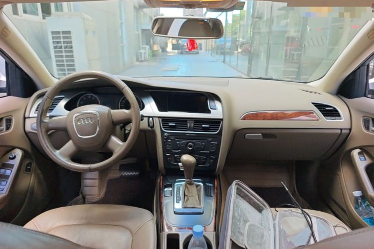 Used Audi A4L 2009 2.0 TFSI Comfort Model Center Console