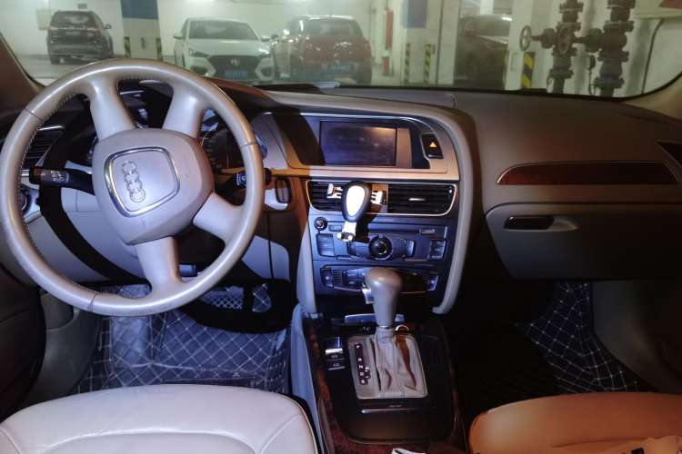 Used Audi A4L 2009 2.0 TFSI Comfort Model Center Console