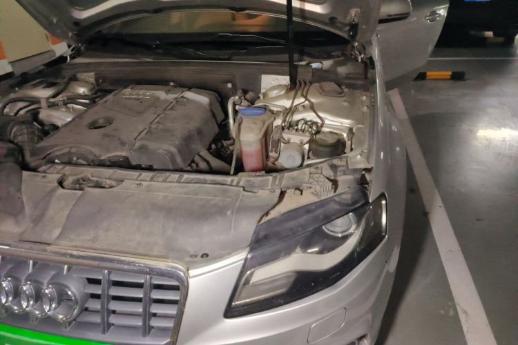 Used Audi A4L 2009 2.0 TFSI Standard Model Engine Bay Left