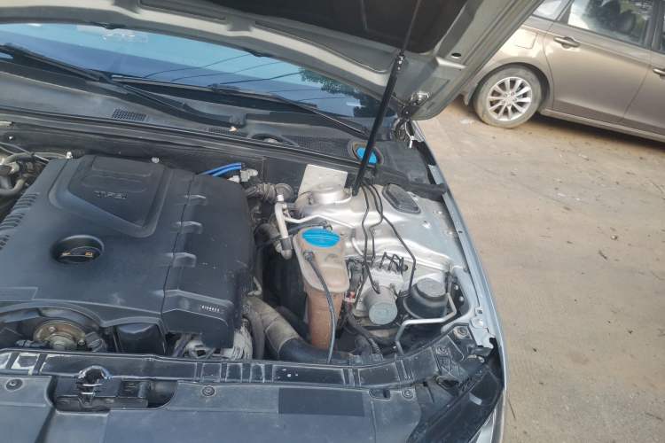 Used Audi A4L 2009 2.0 TFSI Luxury Model Engine Bay Left