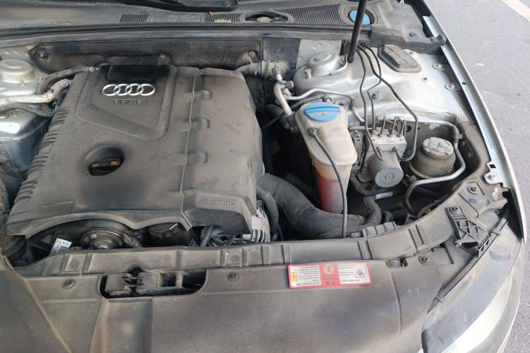 Used Audi A4L 2009 2.0 TFSI Comfort Model Engine Bay Left