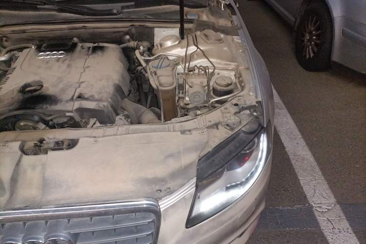 Used Audi A4L 2009 2.0 TFSI Comfort Model Engine Bay Left