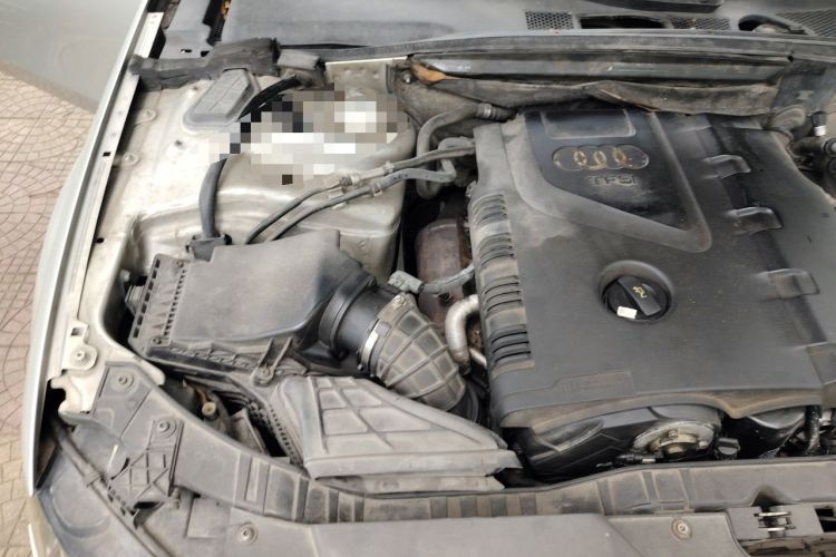 Used Audi A4L 2009 2.0 TFSI Comfort Model Engine Bay Right