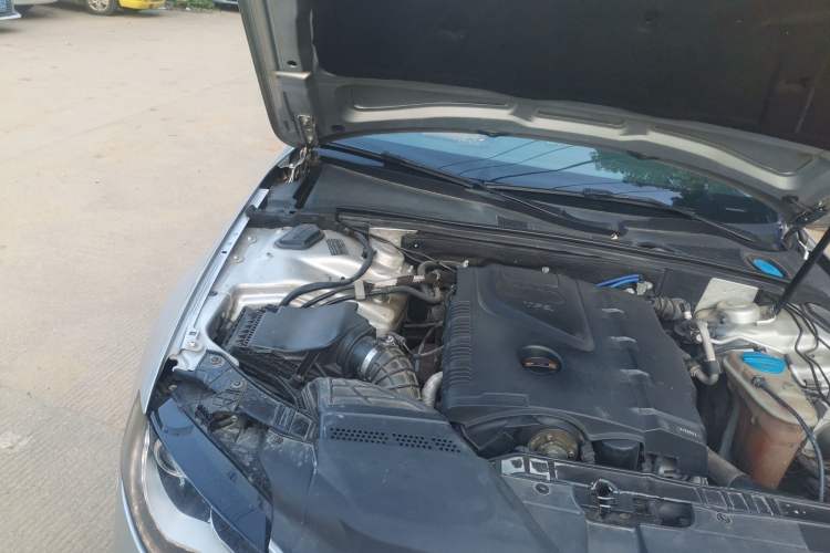 Used Audi A4L 2009 2.0 TFSI Luxury Model Engine Bay Right