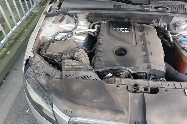 Used Audi A4L 2009 2.0 TFSI Comfort Model Engine Bay Right