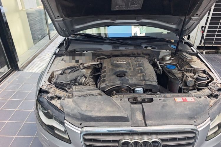 Used Audi A4L 2009 2.0 TFSI Comfort Model Engine Bay Right