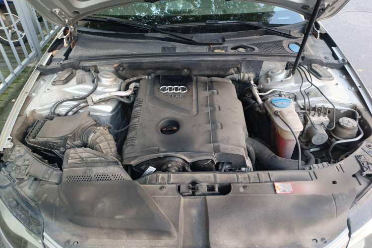 Used Audi A4L 2009 2.0 TFSI Comfort Model Engine Bay