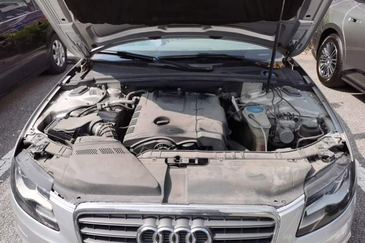 Used Audi A4L 2009 2.0 TFSI Standard Model Engine Bay