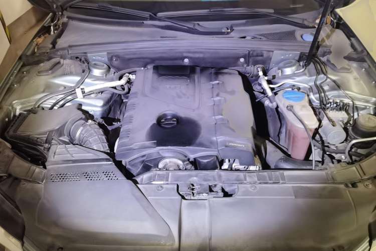 Used Audi A4L 2009 2.0 TFSI Comfort Model Engine Bay