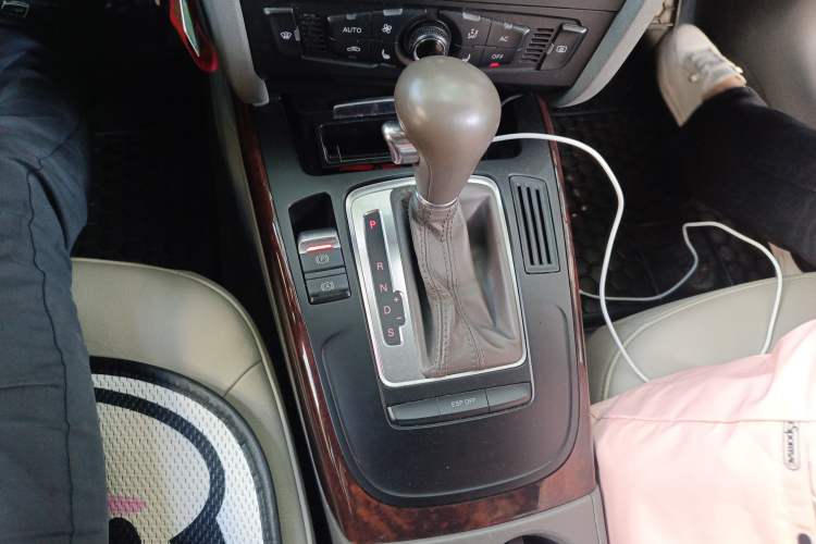Used Audi A4L 2009 2.0 TFSI Comfort Model Gear Lever