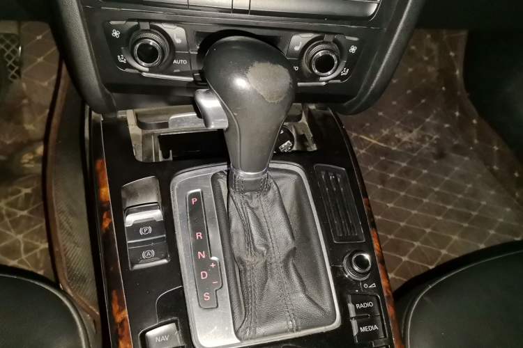 Used Audi A4L 2009 2.0 TFSI Technology Edition Gear Lever