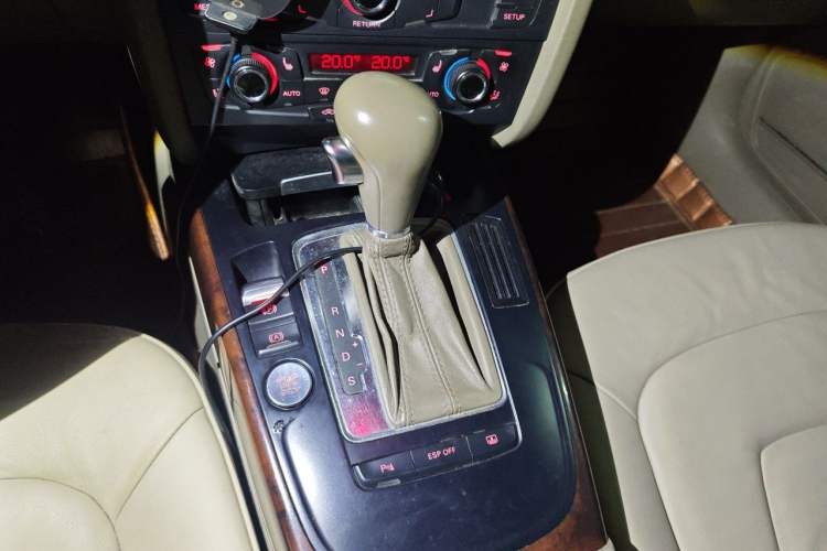 Used Audi A4L 2009 2.0 TFSI Technology Edition Gear Lever