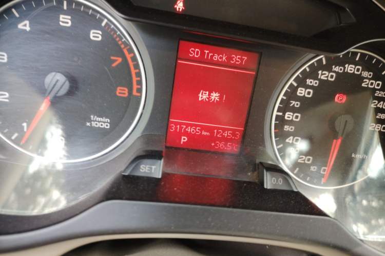 Used Audi A4L 2009 2.0 TFSI Comfort Model Odometer Close Up