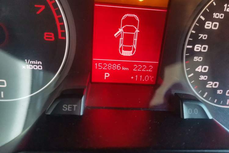 Used Audi A4L 2009 2.0 TFSI Luxury Model Odometer Close Up
