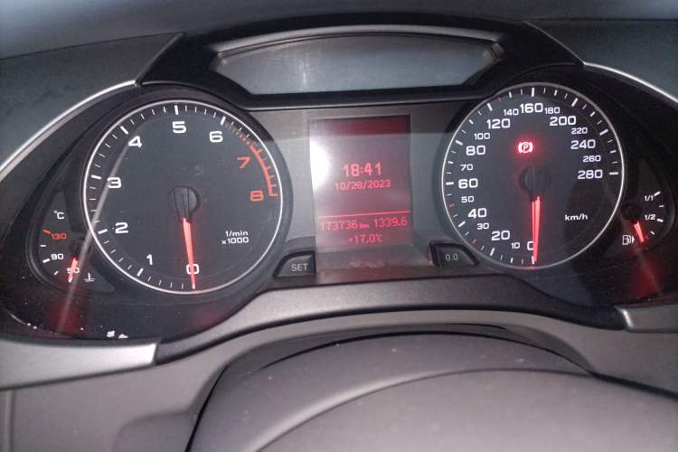 Used Audi A4L 2009 2.0 TFSI Comfort Model Odometer Close Up
