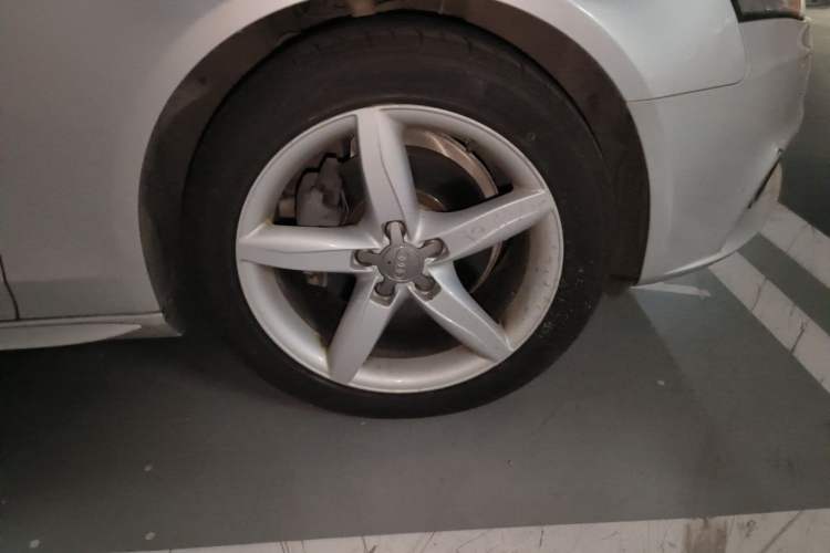 Used Audi A4L 2009 2.0 TFSI Standard Model Right Front Wheel Hub