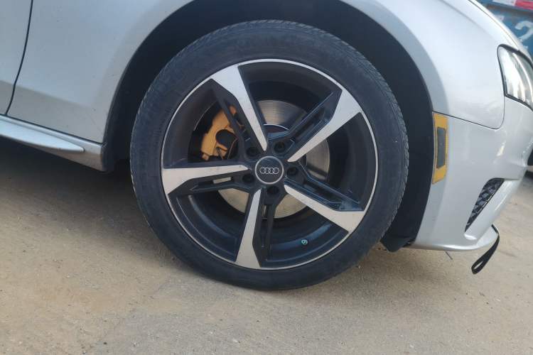 Used Audi A4L 2009 2.0 TFSI Luxury Model Right Front Wheel Hub