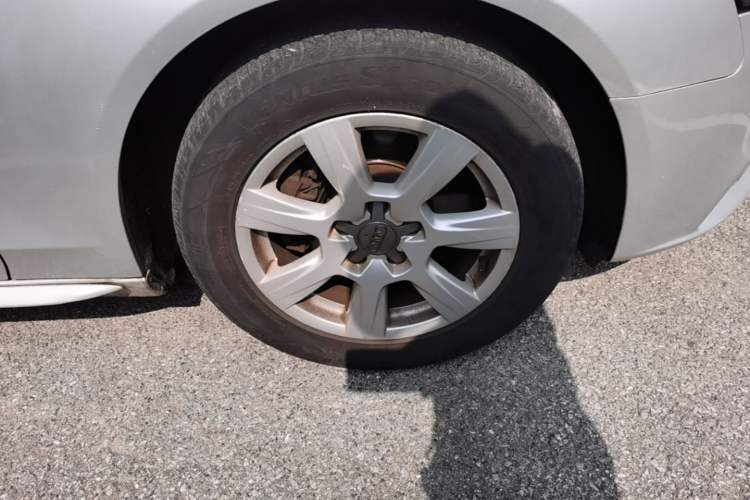 Used Audi A4L 2009 2.0 TFSI Standard Model Right Front Wheel Hub