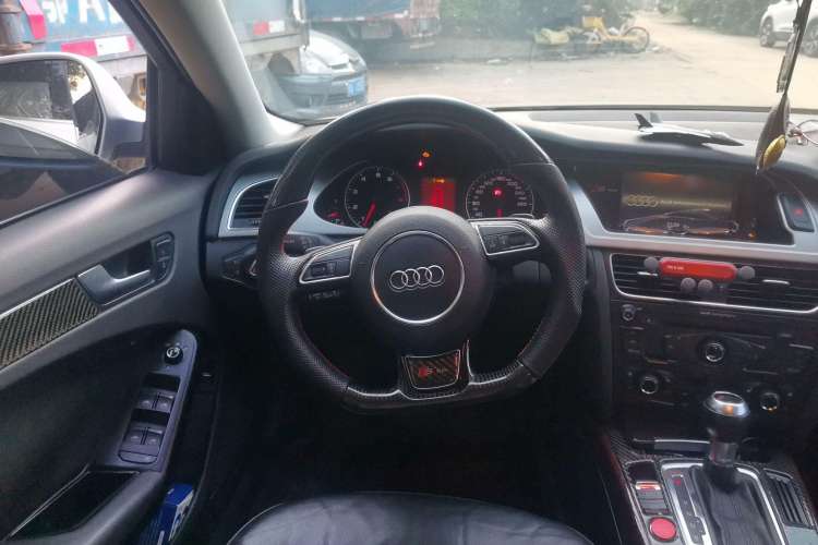 Used Audi A4L 2009 2.0 TFSI Luxury Model Steering Wheel