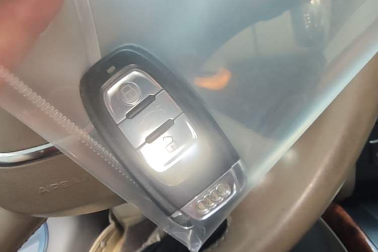 Used Audi A4L 2009 2.0 TFSI Comfort Model Vehicle Key