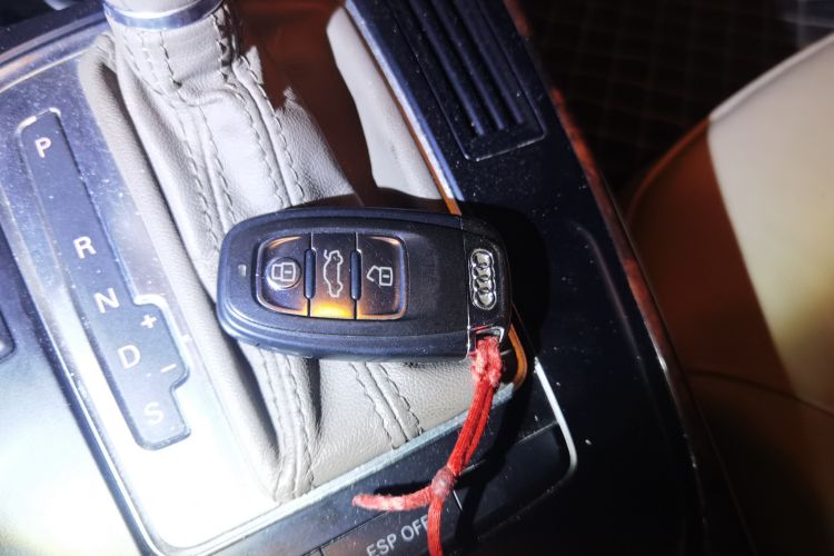 Used Audi A4L 2009 2.0 TFSI Comfort Model Vehicle Key