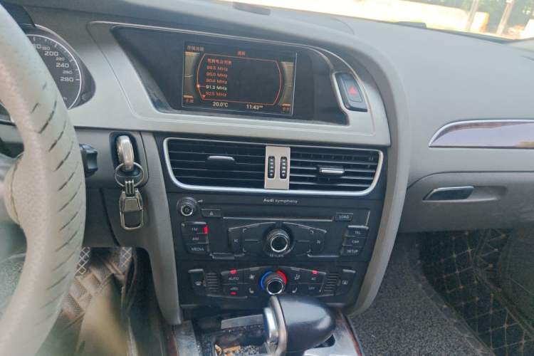 Used Audi A4L 2009 2.0 TFSI Comfort Model Audio And AC Panel