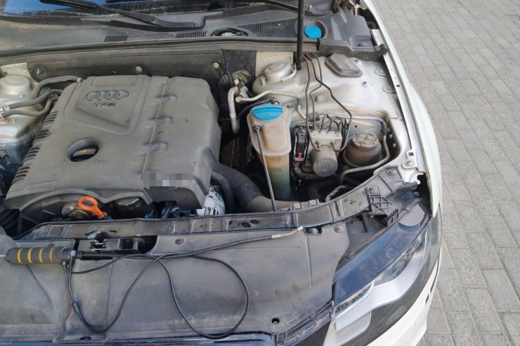 Used Audi A4L 2009 2.0 TFSI Comfort Model Engine Bay Left