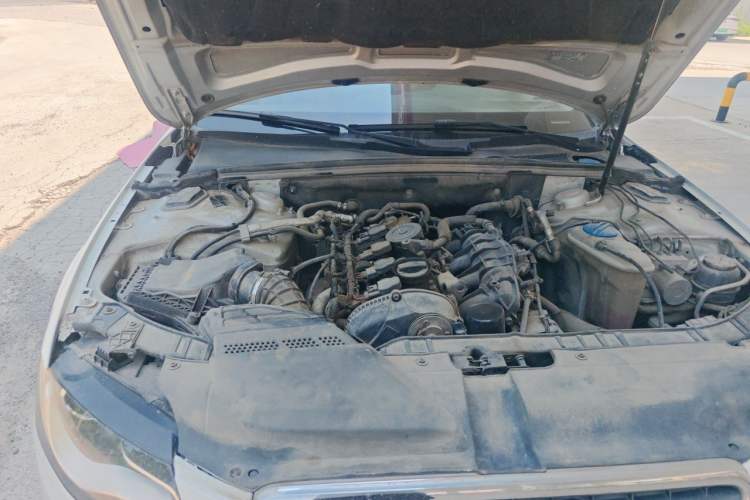 Used Audi A4L 2009 2.0 TFSI Comfort Model Engine Bay Right