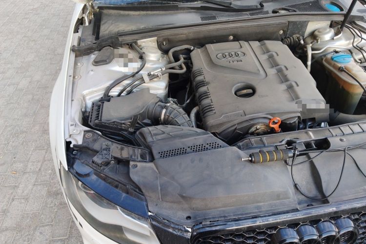Used Audi A4L 2009 2.0 TFSI Comfort Model Engine Bay Right