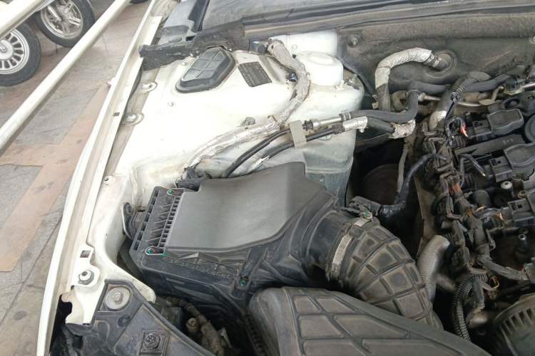 Used Audi A4L 2009 2.0 TFSI Comfort Model Engine Bay Right