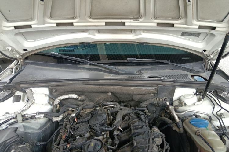 Used Audi A4L 2009 2.0 TFSI Comfort Model Engine Bay