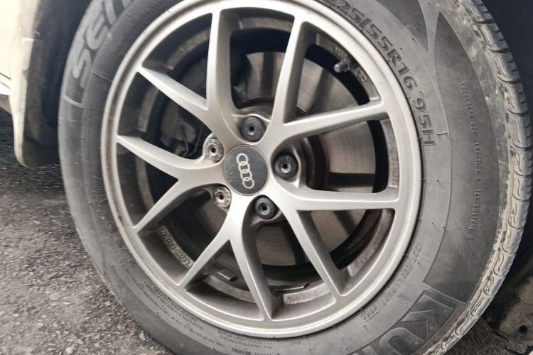 Used Audi A4L 2009 2.0 TFSI Comfort Model Right Front Wheel Hub