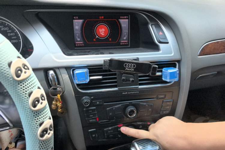 Used Audi A4L 2010 2.0 TFSI Comfort Edition Audio And AC Panel