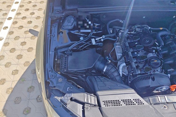 Used Audi A4L 2010 1.8 TFSI Comfort Model Engine Bay Right
