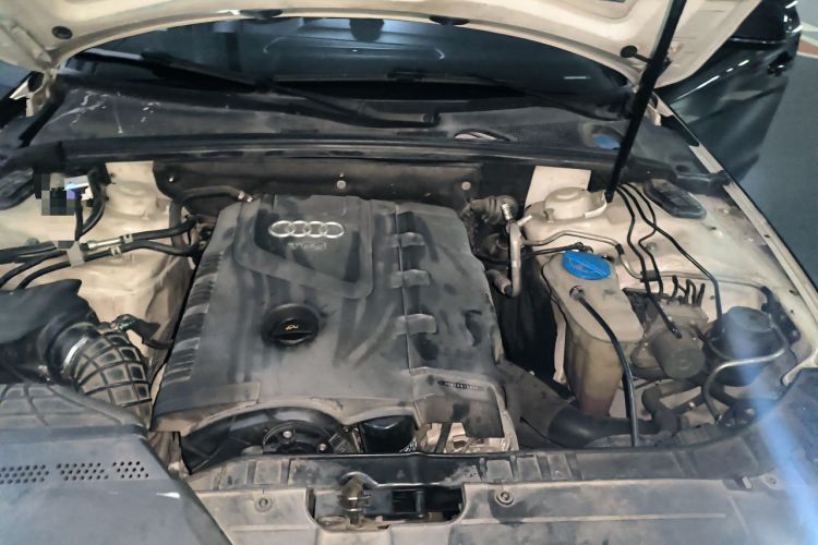 Used Audi A4L 2010 2.0 TFSI Standard Edition Engine Bay