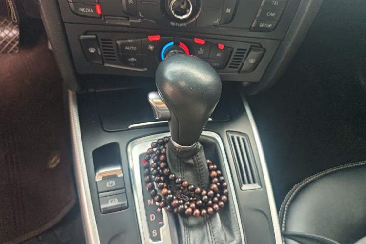 Used Audi A4L 2010 2.0 TFSI Standard Edition Gear Lever
