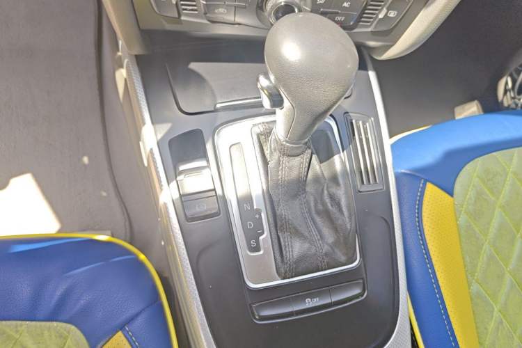 Used Audi A4L 2010 1.8 TFSI Comfort Model Gear Lever