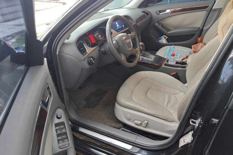 Used Audi A4L 2010 2.0 TFSI Comfort Edition Interior 3