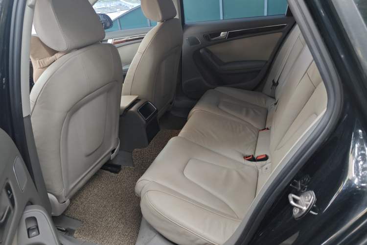 Used Audi A4L 2010 2.0 TFSI Comfort Edition Interior 4