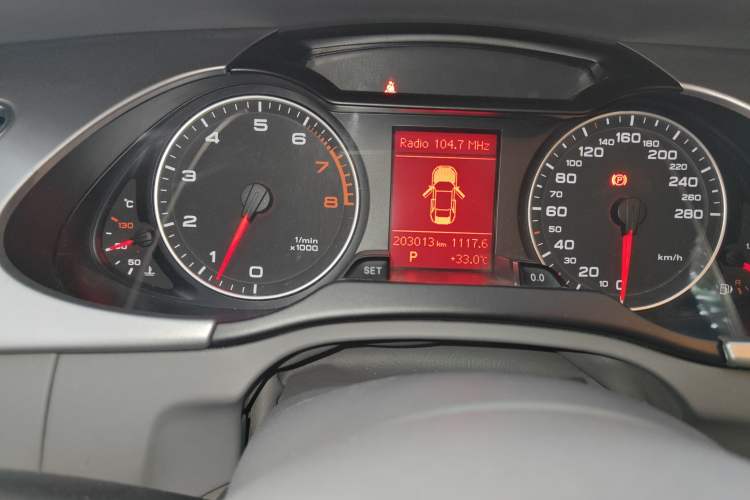 Used Audi A4L 2010 2.0 TFSI Comfort Edition Odometer Close Up