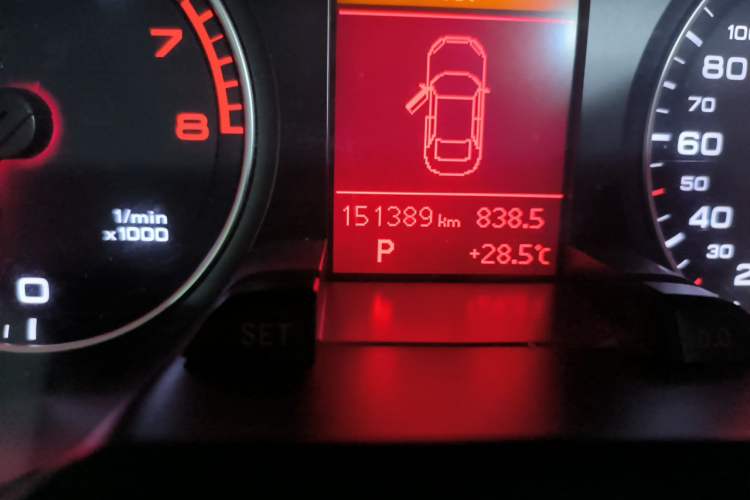 Used Audi A4L 2010 2.0 TFSI Standard Edition Odometer Close Up