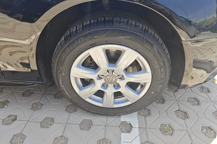 Used Audi A4L 2010 1.8 TFSI Comfort Model Right Front Wheel Hub