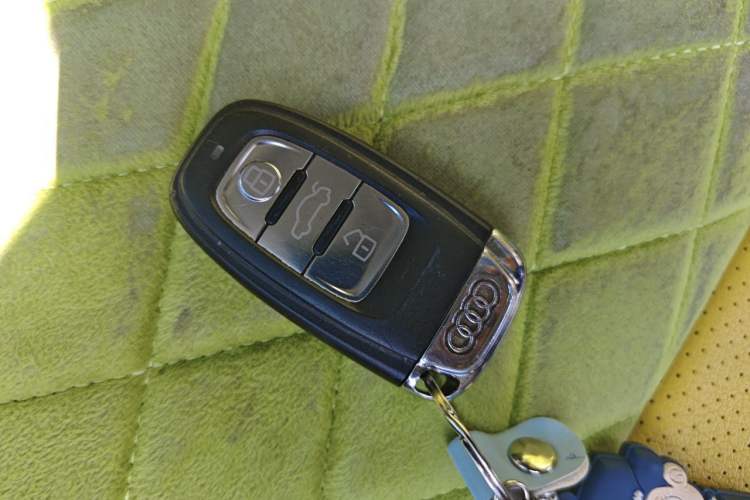 Used Audi A4L 2010 1.8 TFSI Comfort Model Vehicle Key