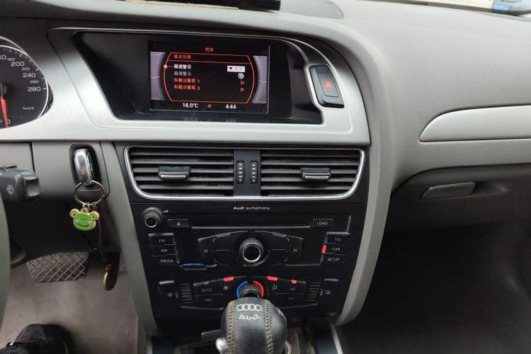 Used Audi A4L 2010 2.0 TFSI Standard Edition Audio And AC Panel