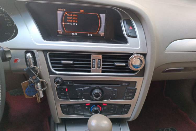Used Audi A4L 2010 1.8 TFSI Comfort Model Audio And AC Panel
