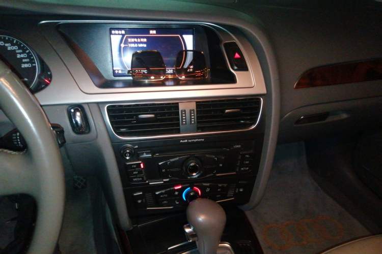 Used Audi A4L 2010 2.0 TFSI Comfort Edition Audio And AC Panel