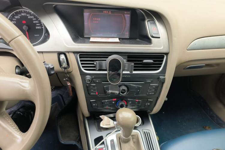 Used Audi A4L 2010 1.8 TFSI Comfort Model Audio And AC Panel