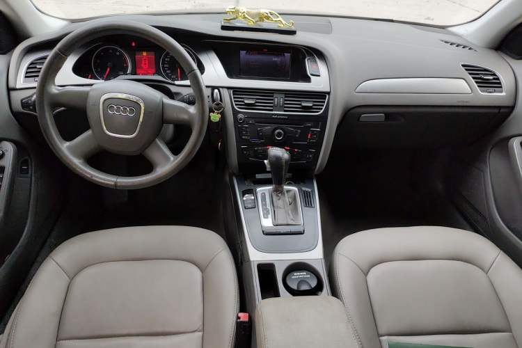 Used Audi A4L 2010 2.0 TFSI Standard Edition Center Console