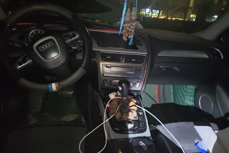 Used Audi A4L 2010 2.0 TFSI Sport Edition Center Console